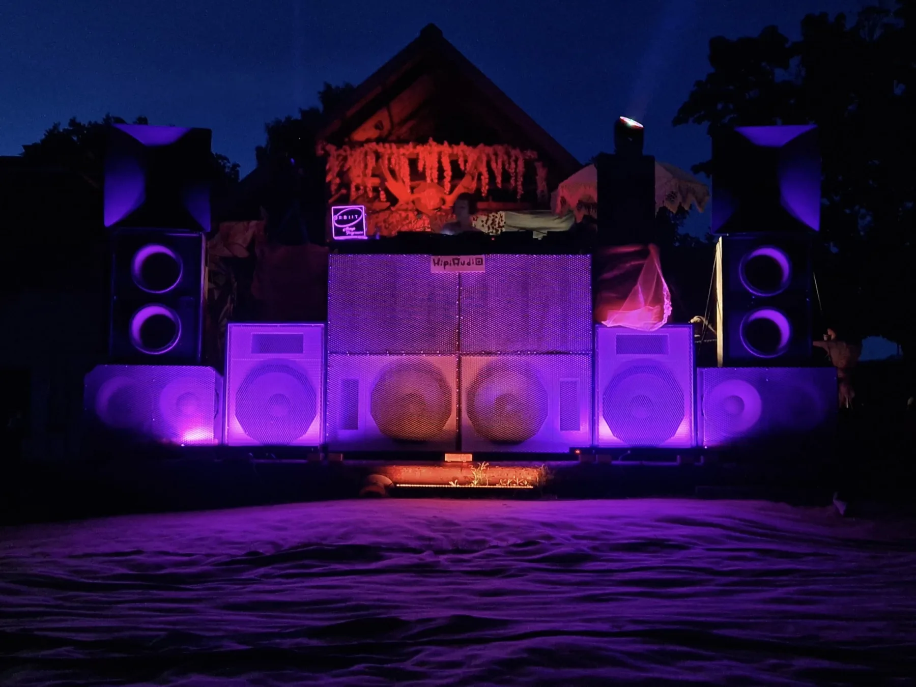 HipiAudio soundsystem at night